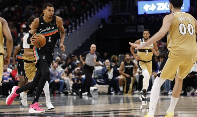 文班亚马14+12福克斯27分 马刺击败奇才三连胜