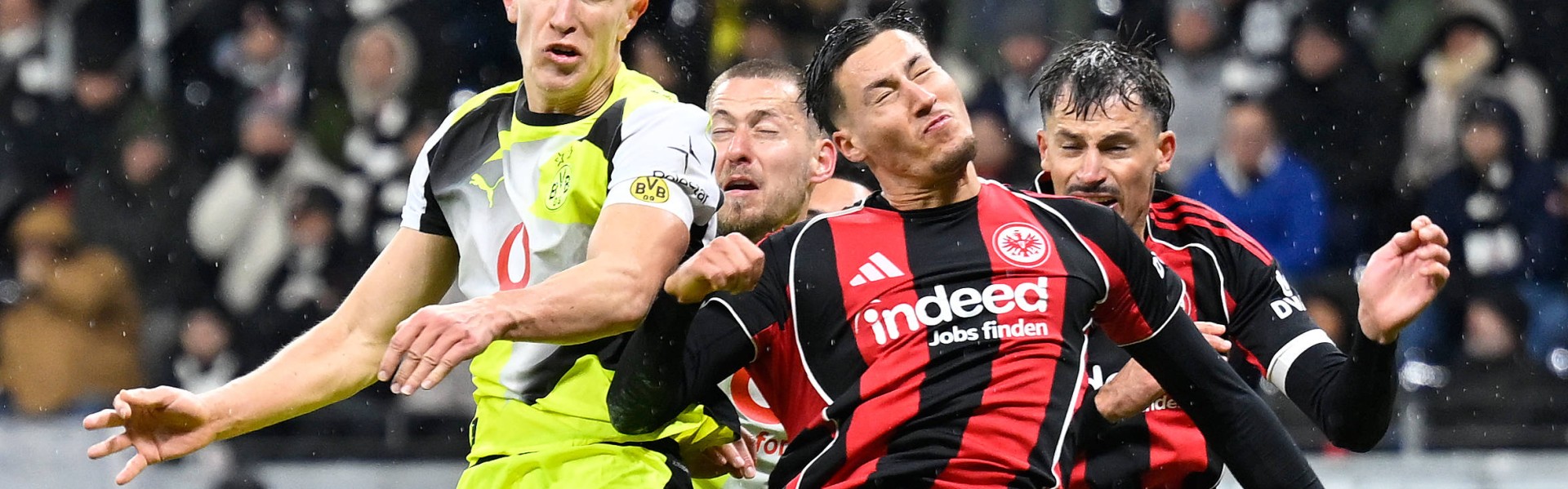 （体育）足球——德甲：法兰克福平多特蒙德